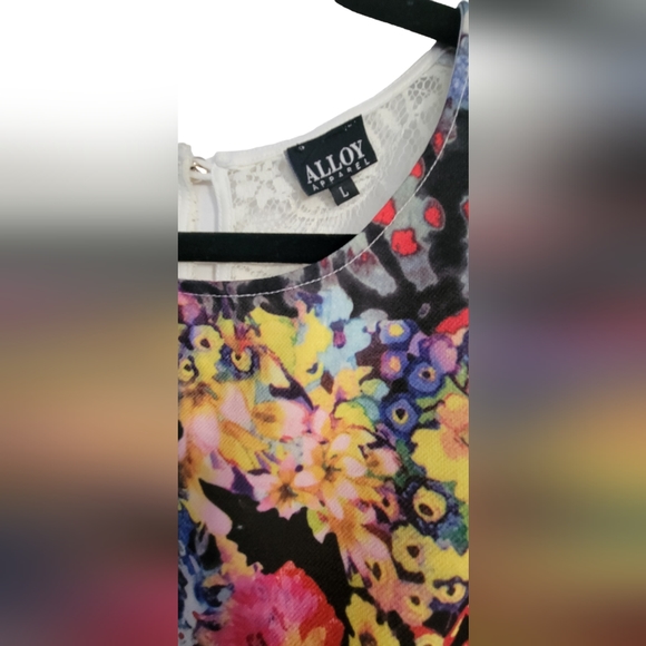 Alloy Apparel Flower Dress With Button lace Keyhole Back Spring Summer  L - Picture 3 of 7